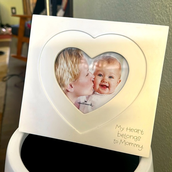 GUC hallmark picture frame heart “my heart belongs to mommy”fits 4x6 pic - Picture 1 of 7